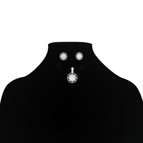 Set de aretes y dije color pateado con diseño religioso para mujer