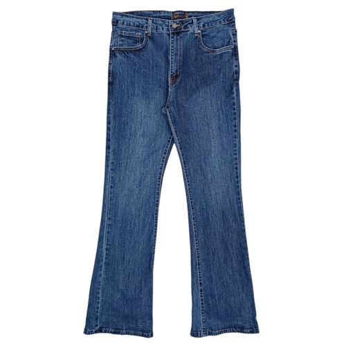 Flare jeans curvy color azul con diseño lavado para mujer