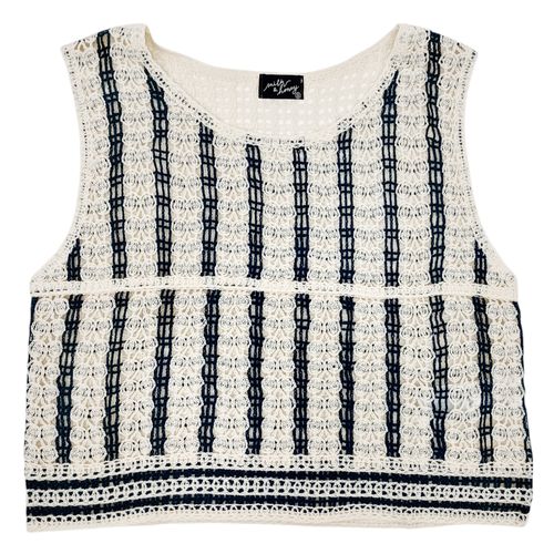 Blusa color negro de cuello redondo desmangada para mujer