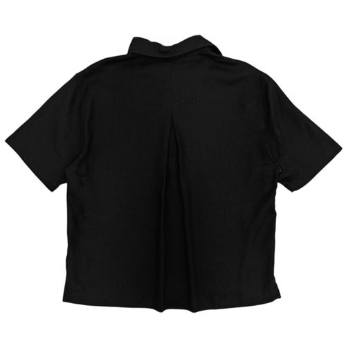 Blusa oversize color negro con cierre frontal de botones para mujer
