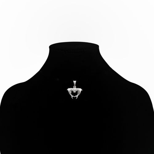 Dije color plateado con diseño de delfín para mujer