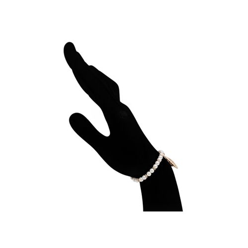 Pulsera con dije en color dorado de detalle para mujer