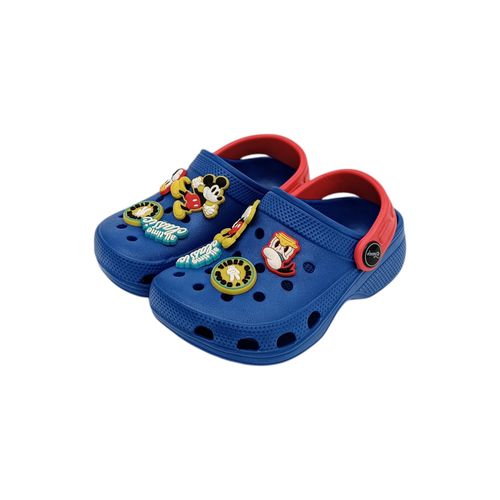 Sandalia color azul tipo crocs con diseño de Mickey Mouse para niño