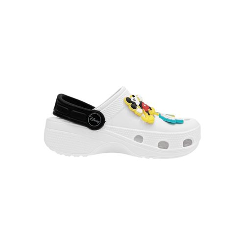 Sandalia color blanco tipo crocs con diseño de Mickey Mouse para niño