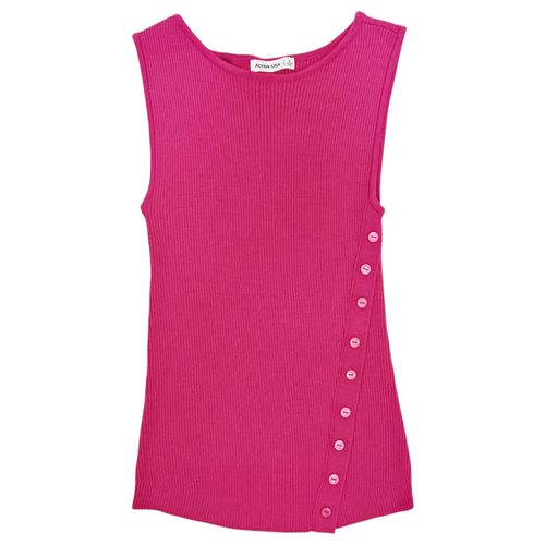 Blusa color fucsia con detalle diagonal desmangada para mujer