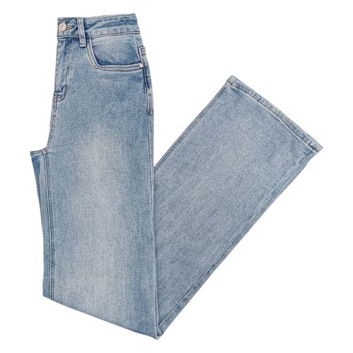 Straight jeans color azul claro lavado con cierre de botón para mujer