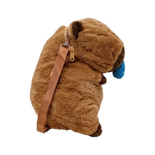 Mochila color café con diseño de capibara con gota de agua en la nariz