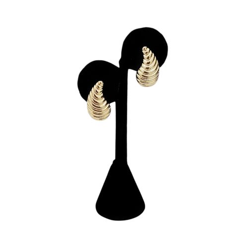 Aretes color dorado diseño con textura para mujer