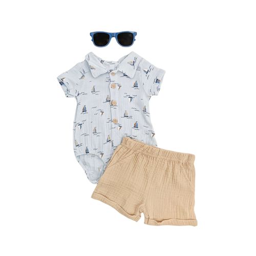 Conjunto de short beige con diseño estampado para bebé niño