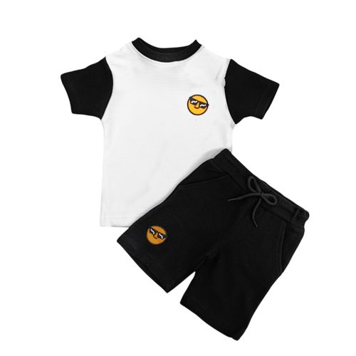 Conjunto de short color negro con diseño sólido para bebé niño