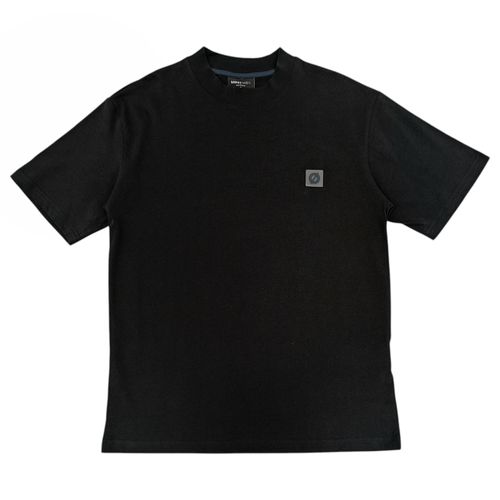 Camiseta oversize color negro con diseño estampado y mangas cortas para hombre