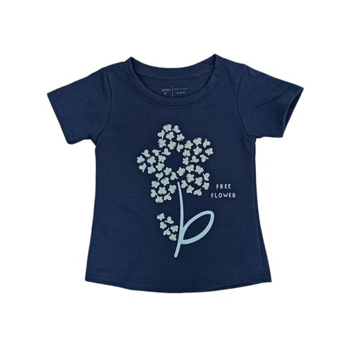 Camiseta color azul oscuro de cuello redondo y diseño estampado para niña
