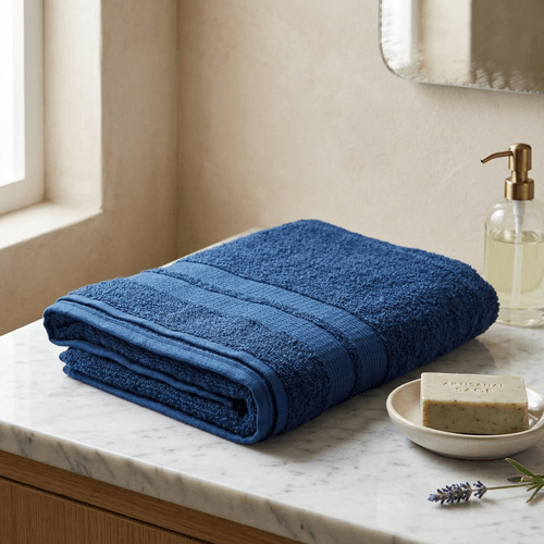 Toalla de baño color azul diseño con textura