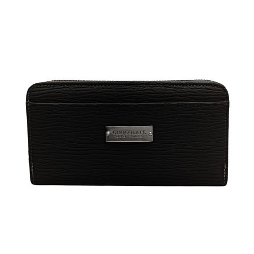 Billetera zip around color negro con textura para mujer