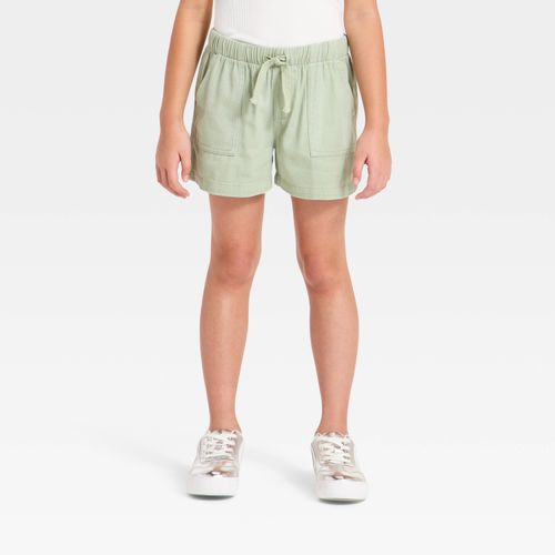 Short fluido color verde con diseño sólido para niña
