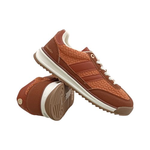 Sneakers casuales color camel diseño con textura para mujer