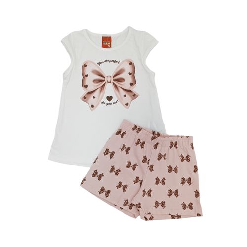 Conjunto de short color rosa con diseño estampado para niña