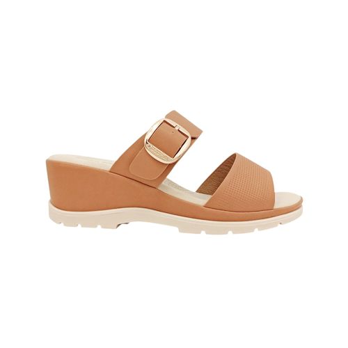 Sandalias de plataforma color camel con hebilla decorativa para mujer