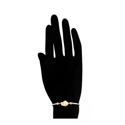 Pulsera color blanco con dije en forma de concha marina para mujer