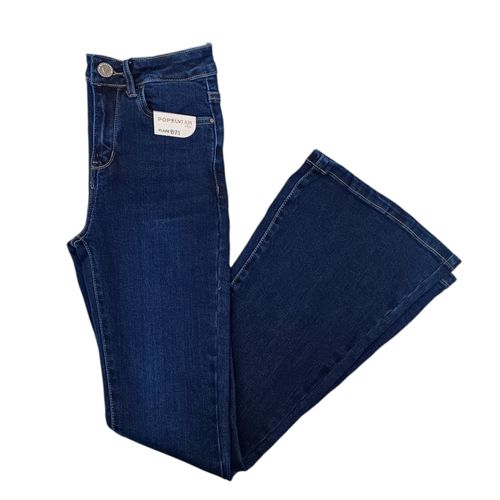 Flare jeans color azul oscuro con diseño sólido para mujer