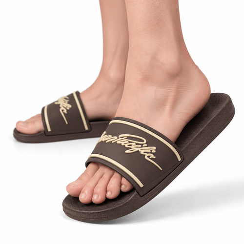 Sandalias de playa color café con con diseño tipo slide para hombre