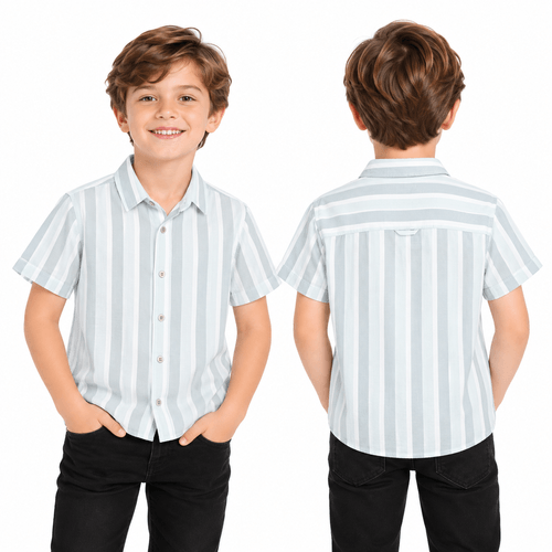 Camisa color celeste de cuello camisero con diseño de rayas para niño