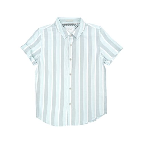 Camisa color celeste de cuello camisero con diseño de rayas para niño
