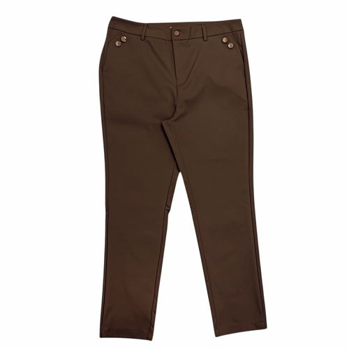 Pantalón curvy color café estilo slim con botones decorativos para mujer