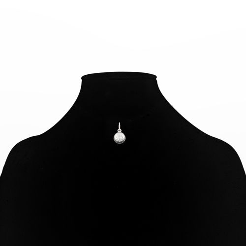 Dije con diseño de esfera decorativa color plateado para mujer